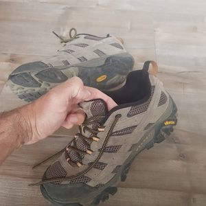 Merril hiking shoes